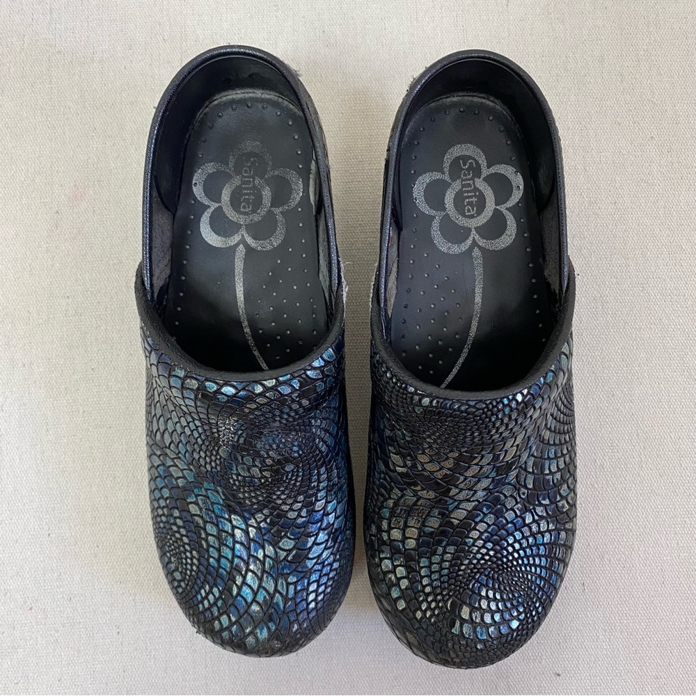 Sanita Original Prof. Pheobe Embossed Leather Nursing Clogs - Picture 9 of 9